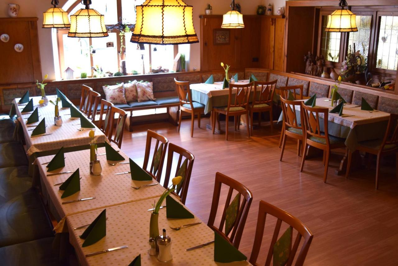 Hotel Gasthof Zum Loewen เวลบวร์ก ภายนอก รูปภาพ