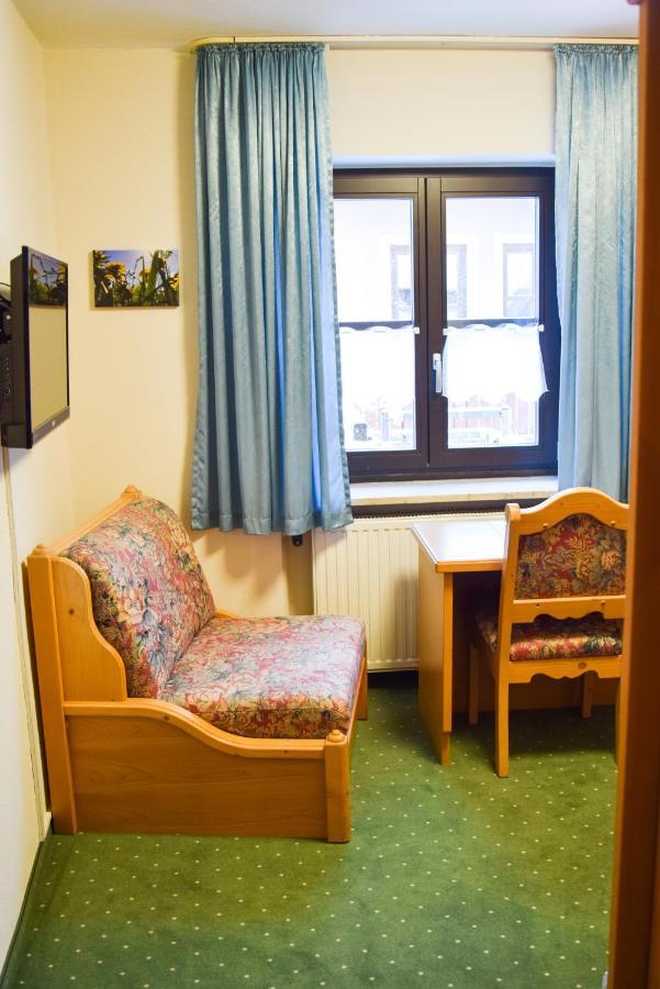 Hotel Gasthof Zum Loewen เวลบวร์ก ภายนอก รูปภาพ