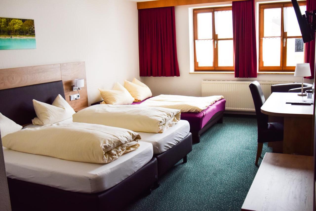 Hotel Gasthof Zum Loewen เวลบวร์ก ห้อง รูปภาพ