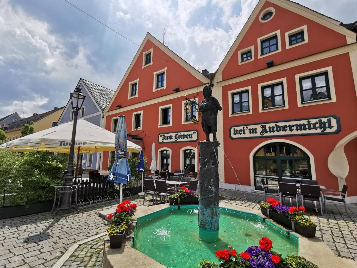 Hotel Gasthof Zum Loewen เวลบวร์ก ภายนอก รูปภาพ
