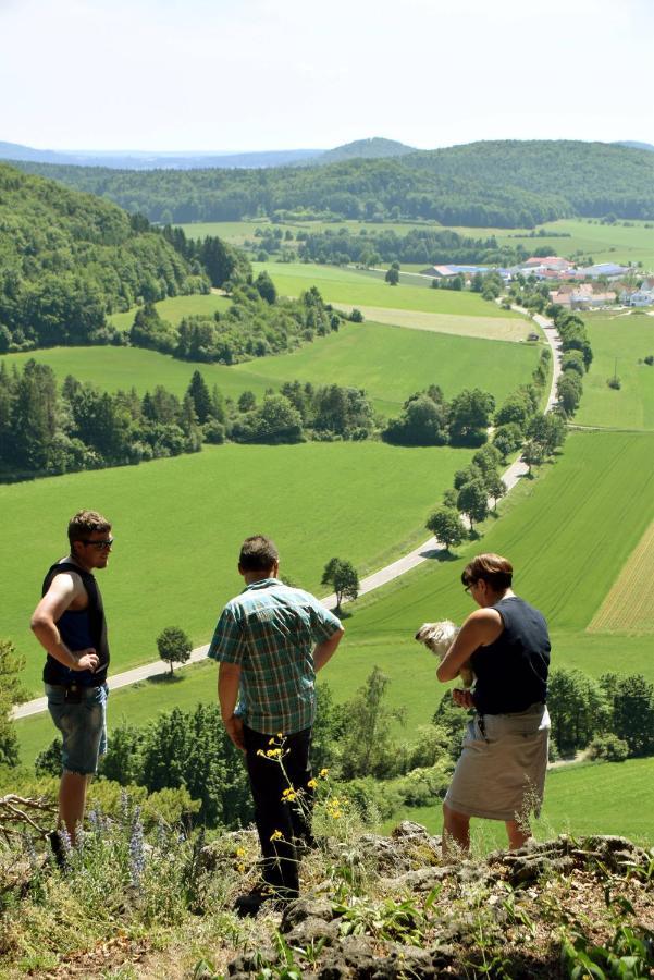 Hotel Gasthof Zum Loewen เวลบวร์ก ภายนอก รูปภาพ