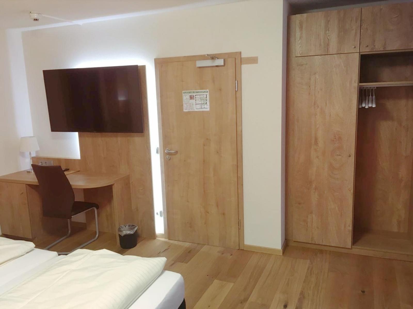 Hotel Gasthof Zum Loewen เวลบวร์ก ห้อง รูปภาพ