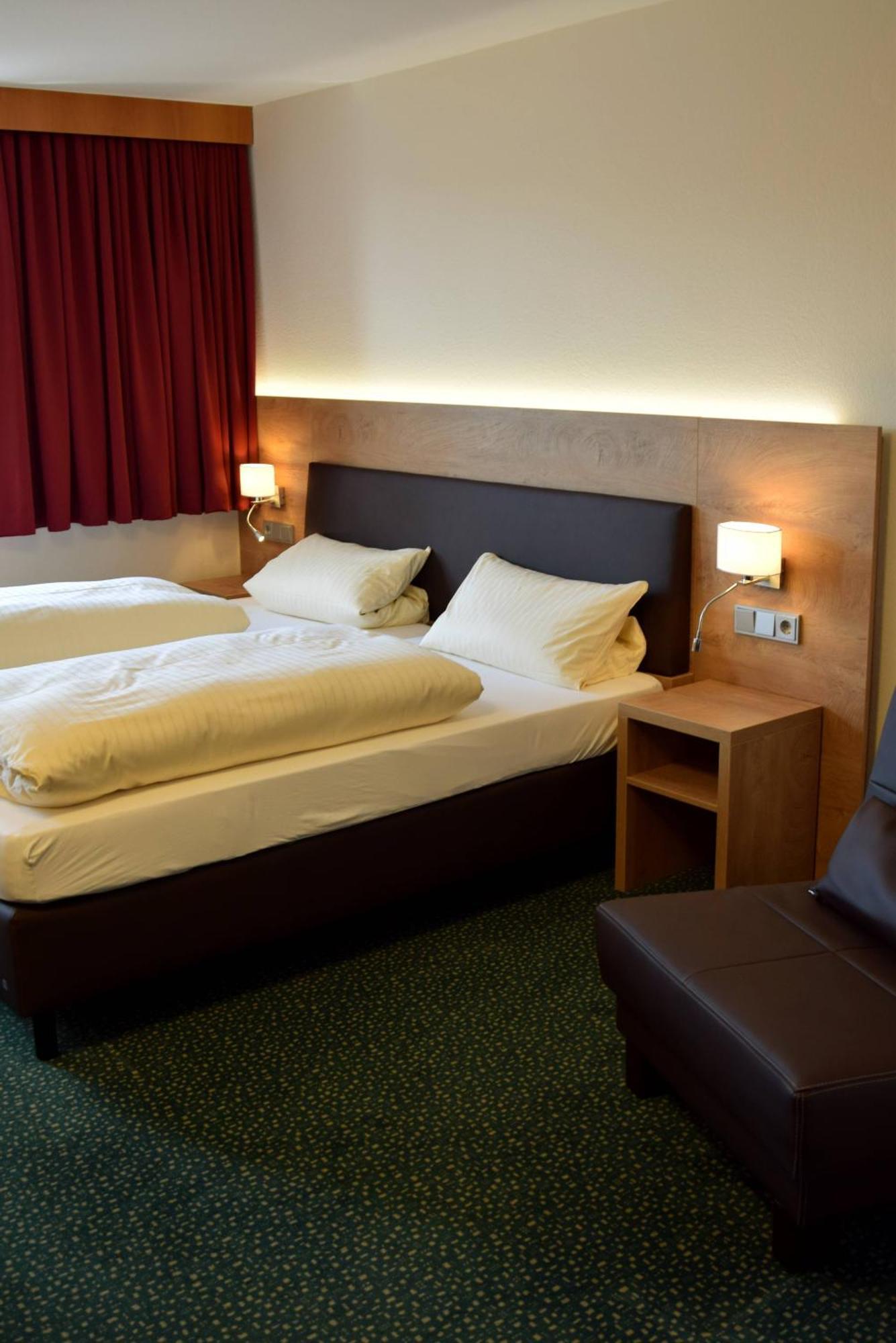 Hotel Gasthof Zum Loewen เวลบวร์ก ห้อง รูปภาพ