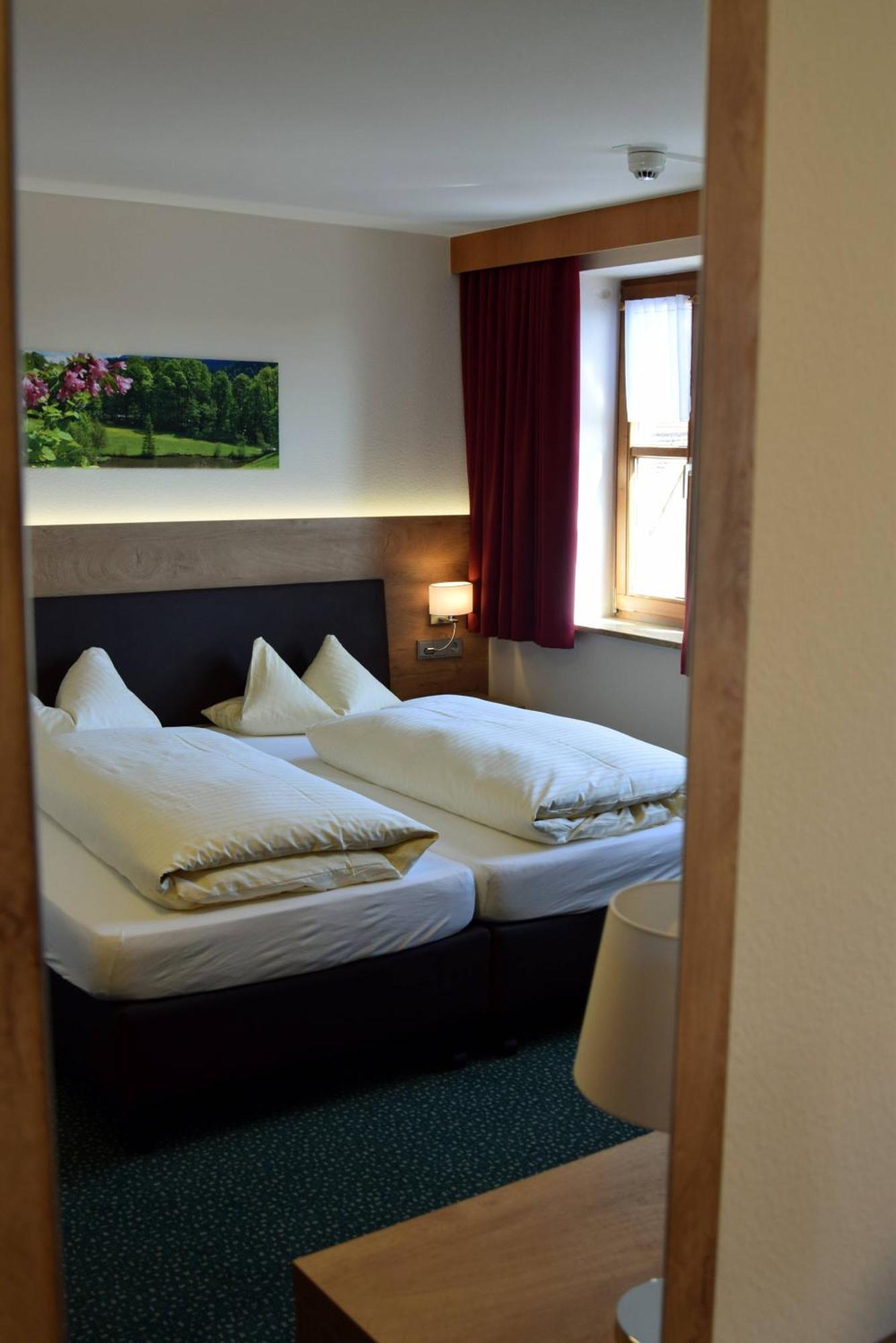 Hotel Gasthof Zum Loewen เวลบวร์ก ห้อง รูปภาพ