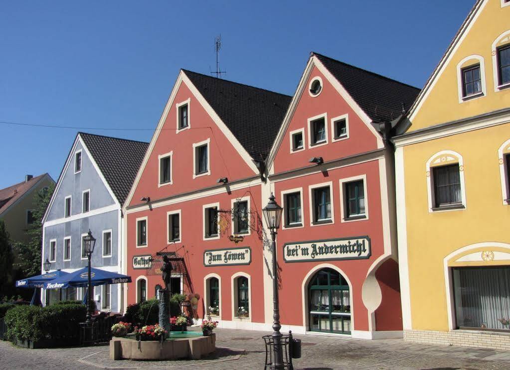 Hotel Gasthof Zum Loewen เวลบวร์ก ภายนอก รูปภาพ