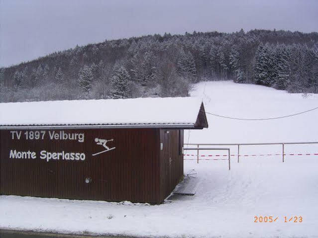 Hotel Gasthof Zum Loewen เวลบวร์ก ภายนอก รูปภาพ